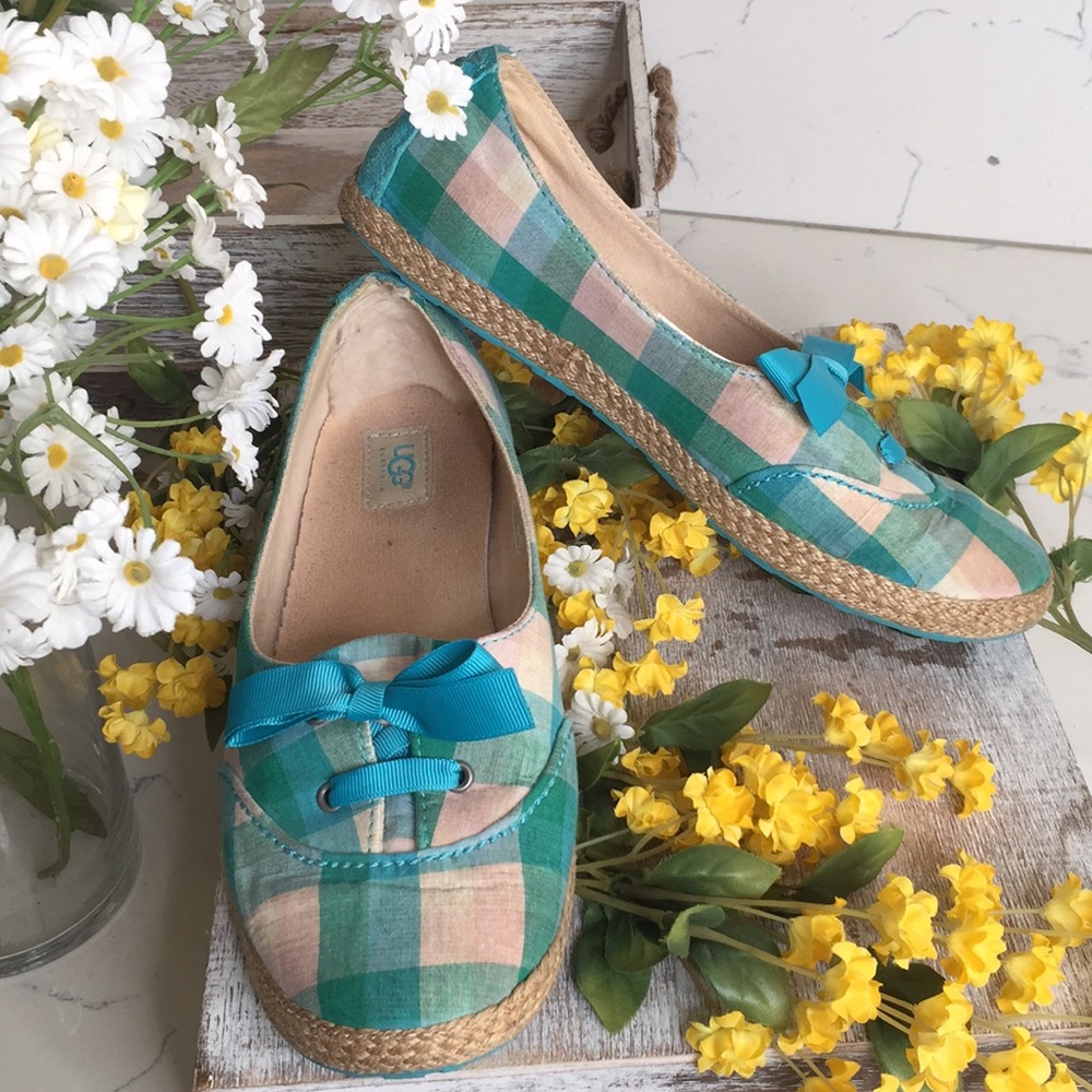 Women’s Super cute summer UGGS slip-ons